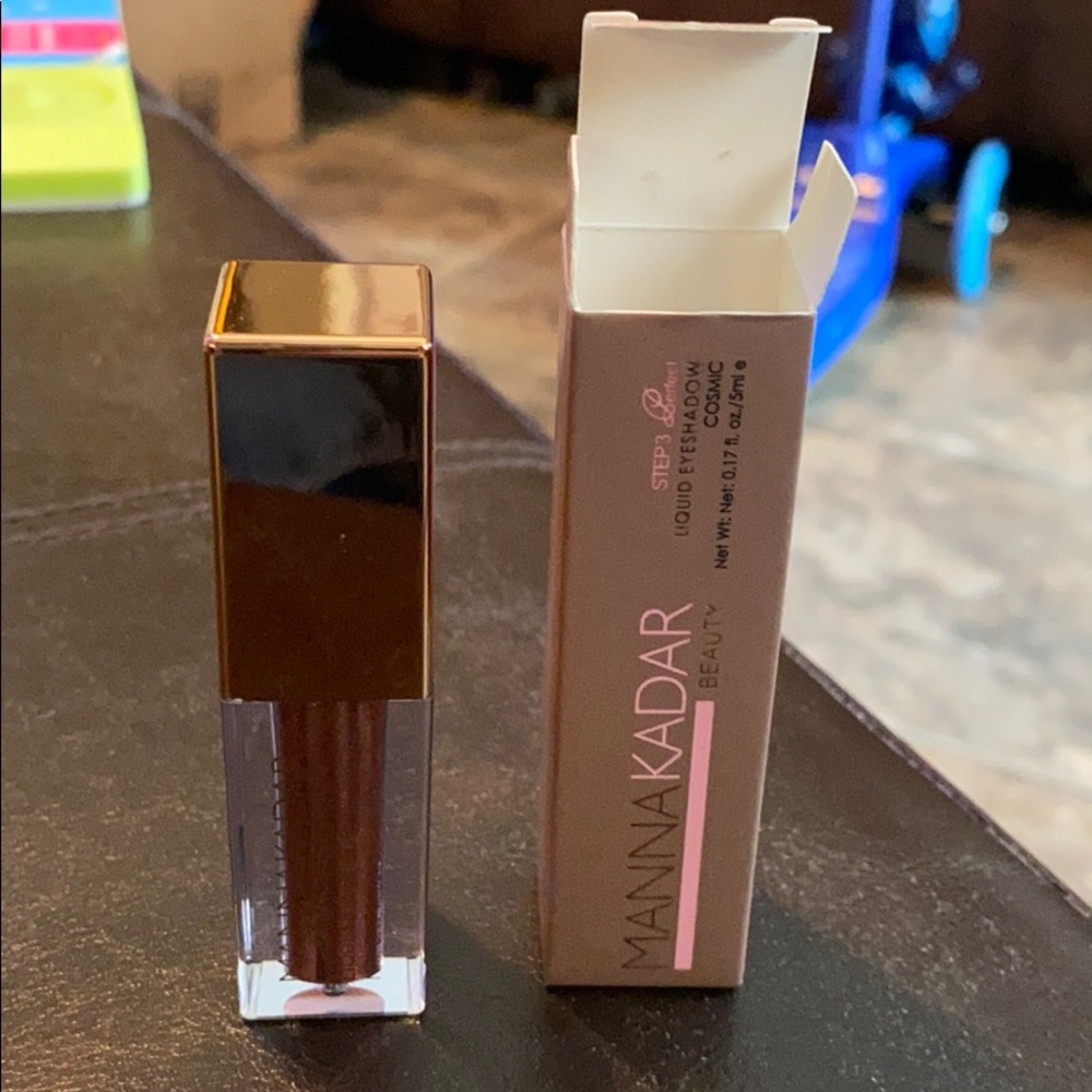 Manna Kadar Liquid Eyeshadow